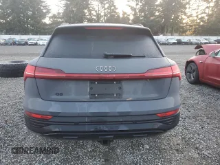 2024 Audi Q8 e-tron z VIN WA16AAGE0RB028245, wystawiony jako Copart lot #76139614 z przebiegiem 15 330 mil mil oraz Szkody całkowita. Historia ofert i sprzedaży dostępna na DreamBid. Obrazek 6.