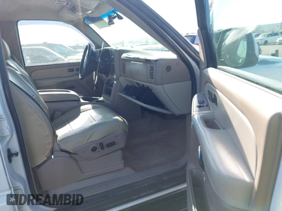 2003 Chevrolet Suburban LT with VIN 1GNFK16Z83R307164, listed as a IAAI auction lot 41977105 with 275,328 mi miles. Bid and sale history available at carsss.com. Image 5.