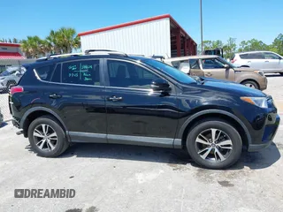 2018 Toyota RAV4 XLE z VIN 2T3RFREV4JW753672, wystawiony jako IAAI lot #42239541 z przebiegiem 83 404 mil mil oraz . Historia ofert i sprzedaży dostępna na DreamBid. Obrazek 13.