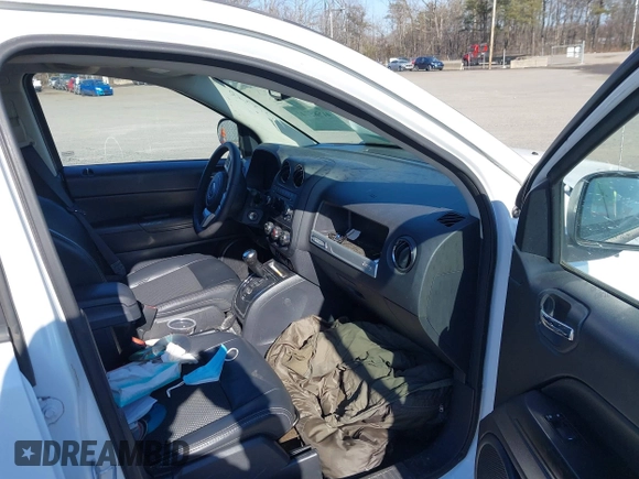 2016 Jeep Compass Sport z VIN 1C4NJCBA4GD785748, wystawiony jako IAAI lot #41585747 z przebiegiem Nie podano mil oraz . Historia ofert i sprzedaży dostępna na DreamBid. Obrazek 5.