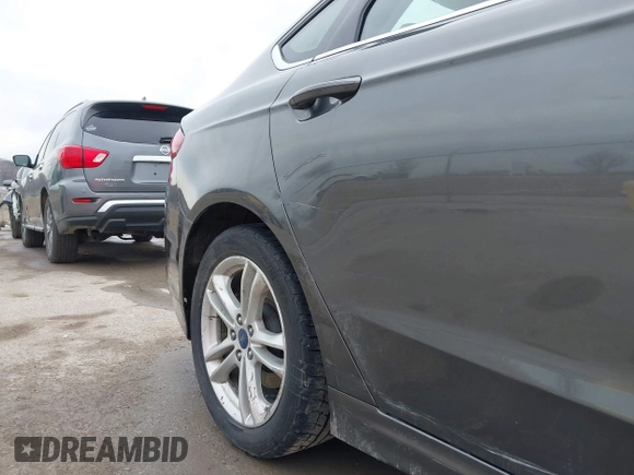 2018 Ford Fusion SE with VIN 3FA6P0H74JR125727, listed as a IAAI auction lot 41661939 with 100,446 mi miles. Bid and sale history available at carsss.com. Image 19.