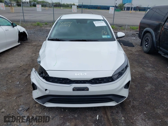 2023 Kia Forte LXS z VIN 3KPF24AD9PE657457, wystawiony jako IAAI lot #42242569 z przebiegiem 11 250 mil mil oraz . Historia ofert i sprzedaży dostępna na DreamBid. Obrazek 12.