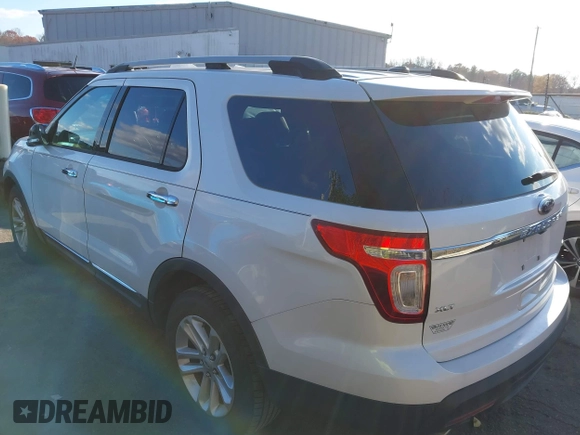 2014 Ford Explorer XLT with VIN 1FM5K7D87EGB50030, listed as a IAAI auction lot 40999068 with 110,455 mi miles and . Bid and sale history available at carsss.com. Image 3.
