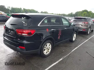 2019 Kia Sorento L z VIN 5XYPG4A39KG584941, wystawiony jako IAAI lot #42236774 z przebiegiem 93 158 mil mil oraz . Historia ofert i sprzedaży dostępna na DreamBid. Obrazek 4.