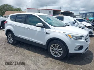 2019 Ford Escape SE z VIN 1FMCU0GD1KUA12322, wystawiony jako IAAI lot #42232033 z przebiegiem 141 764 mil mil oraz . Historia ofert i sprzedaży dostępna na DreamBid. Obrazek 1.
