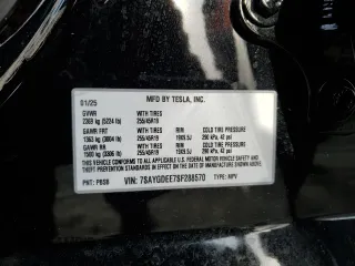 2025 Tesla Model Y Long Range z VIN 7SAYGDEE7SF288570, wystawiony jako Copart lot #48596345 z przebiegiem 4 366 mil mil oraz Szkoda całkowita • Salvage title. Historia ofert i sprzedaży dostępna na DreamBid. Obrazek 14.
