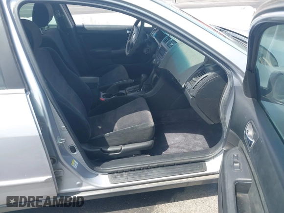 2005 Honda Accord LX with VIN 1HGCM66315A018922, listed as a IAAI auction lot 42040326 with 225,331 mi miles and . Bid and sale history available at DreamBid. Image 5.