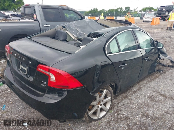 2016 Volvo S60 T5 Premier z VIN YV1612TK3G2411949, wystawiony jako IAAI lot #42353357 z przebiegiem 152 937 mil mil oraz . Historia ofert i sprzedaży dostępna na DreamBid. Obrazek 4.