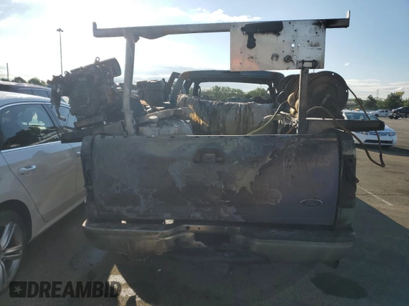 2006 Ford F-250 XL z VIN 1FTSW21516EB67766, wystawiony jako Copart lot #58045895 z przebiegiem Nie podano mil oraz Szkoda całkowita • Salvage title. Historia ofert i sprzedaży dostępna na DreamBid. Obrazek 6.
