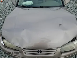 1999 Toyota Camry LE z VIN 4T1BG22K8XU522288, wystawiony jako Copart lot #56928325 z przebiegiem 150 818 mil mil oraz Szkoda całkowita • Salvage title. Historia ofert i sprzedaży dostępna na DreamBid. Obrazek 11.