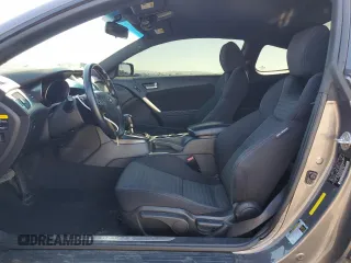 2013 Hyundai Genesis Coupe 2.0T z VIN KMHHT6KD8DU096239, wystawiony jako Copart lot #49324175 z przebiegiem 55 806 mil mil oraz Szkoda całkowita • Salvage title. Historia ofert i sprzedaży dostępna na DreamBid. Obrazek 7.