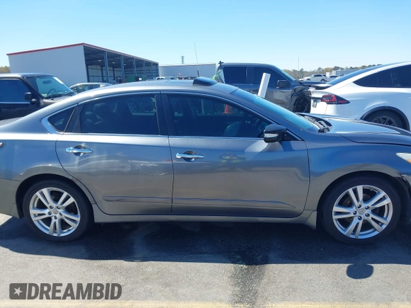 2015 Nissan Altima SL with VIN 1N4BL3AP8FC147080, listed as a IAAI auction lot 41816106 with 236,157 mi miles and . Bid and sale history available at carsss.com. Image 13.