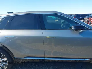 2024 Cadillac LYRIQ Luxury z VIN 1GYKPSRL0RZ127699, wystawiony jako IAAI lot #41358921 z przebiegiem 1114 mil mil oraz . Historia ofert i sprzedaży dostępna na DreamBid. Obrazek 13.