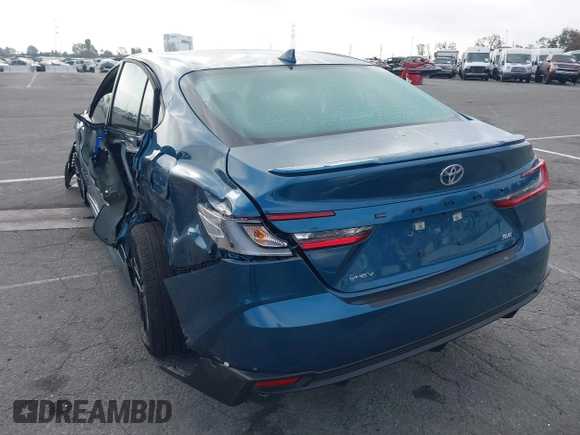 2025 Toyota Camry LE z VIN 4T1DAACK3SU571104, wystawiony jako IAAI lot #42084430 z przebiegiem 1 013 mil mil oraz . Historia ofert i sprzedaży dostępna na DreamBid. Obrazek 3.