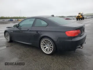 2013 BMW M3 z VIN WBSKG9C59DJ593396, wystawiony jako Copart lot #55317305 z przebiegiem 49 651 mil mil oraz Szkody całkowita. Historia ofert i sprzedaży dostępna na DreamBid. Obrazek 2.
