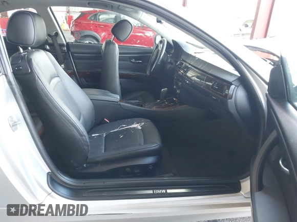 2013 BMW 3 Series 328i xDrive с VIN WBAKF3C52DJ385669, выставлен на аукционе IAAI как лот 42378813 с пробегом 113 897 миль миль и . История ставок и продаж доступна на DreamBid. Изображение 5.