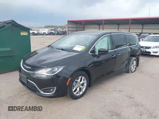 2018 Chrysler Pacifica Touring Plus z VIN 2C4RC1FG7JR358146, wystawiony jako IAAI lot #42155238 z przebiegiem 73 914 mil mil oraz . Historia ofert i sprzedaży dostępna na DreamBid. Obrazek 20.