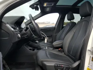 2019 BMW X1 xDrive28i z VIN WBXHT3C56K5L89903, wystawiony jako Copart lot #53606545 z przebiegiem 46 978 mil mil oraz Szkoda całkowita • Salvage title. Historia ofert i sprzedaży dostępna na DreamBid. Obrazek 7.