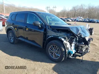2023 Nissan Rogue S z VIN 5N1BT3AB6PC882474, wystawiony jako IAAI lot #41773257 z przebiegiem 12 136 mil mil oraz . Historia ofert i sprzedaży dostępna na DreamBid. Obrazek 1.