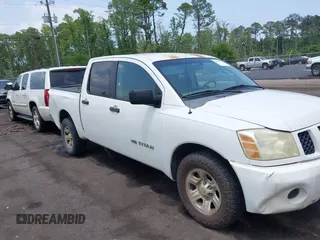 2006 Nissan Titan SE z VIN 1N6AA07A56N503855, wystawiony jako IAAI lot #42398969 z przebiegiem 238 605 mil mil oraz . Historia ofert i sprzedaży dostępna na DreamBid. Obrazek 1.