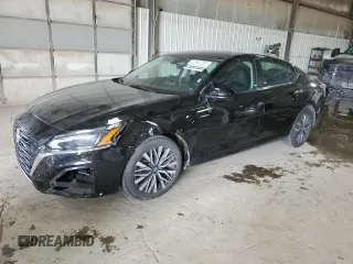 2023 Nissan Altima SV z VIN 1N4BL4DV6PN388898, wystawiony jako Copart lot #59528945 z przebiegiem 54 696 mil mil oraz Czysty tytuł • Clean title. Historia ofert i sprzedaży dostępna na DreamBid. Obrazek 1.