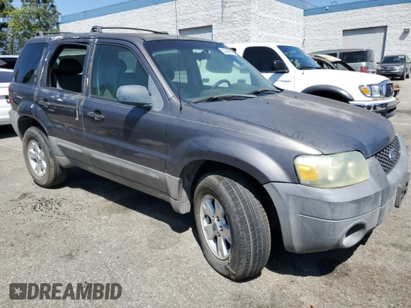 2005 Ford Escape XLT z VIN 1FMYU03155KB11291, wystawiony jako Copart lot #52246495 z przebiegiem Nie podano mil oraz Szkoda całkowita • Salvage title. Historia ofert i sprzedaży dostępna na DreamBid. Obrazek 4.