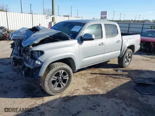 2018 Toyota Tacoma SR5 with VIN 5TFAZ5CN1JX062501, listed as a IAAI auction lot 41450533 with 99,872 mi miles. Bid and sale history available at carsss.com. Image 18.