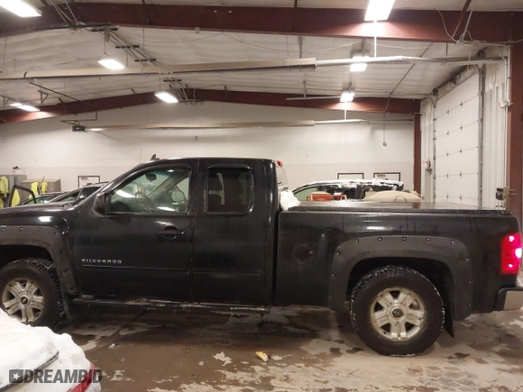 2010 Chevrolet Silverado 1500 LT with VIN 1GCSKSE33AZ150361, listed as a IAAI auction lot 41589213 with 197,263 mi miles. Bid and sale history available at carsss.com. Image 14.