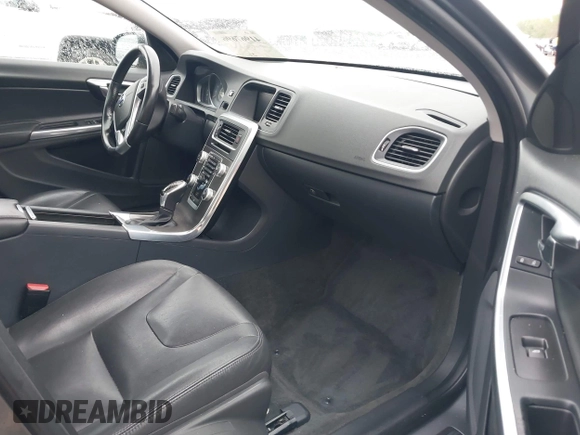 2016 Volvo S60 T5 Drive-E z VIN YV126MFJ2G2406126, wystawiony jako IAAI lot #41967696 z przebiegiem 122 884 mil mil oraz . Historia ofert i sprzedaży dostępna na DreamBid. Obrazek 5.