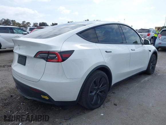 2021 Tesla Model Y Long Range with VIN 5YJYGDEE3MF081304, listed as a IAAI auction lot 42119270 with 90,521 mi miles. Bid and sale history available at carsss.com. Image 4.