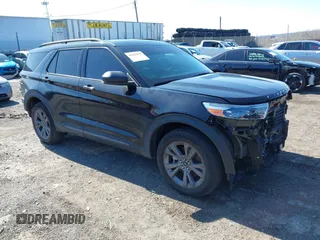 2021 Ford Explorer XLT with VIN 1FMSK8DH4MGC10613, listed as a IAAI auction lot 41932950 with 1,111 mi miles. Bid and sale history available at carsss.com. Image 1.