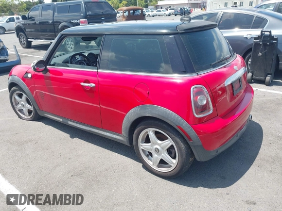 2008 MINI Hardtop с VIN WMWMF33538TT65157, выставлен на аукционе IAAI как лот 42587798 с пробегом 128 795 миль миль и . История ставок и продаж доступна на DreamBid. Изображение 3.