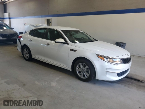 2016 Kia Optima LX z VIN KNAGT4L34G5073515, wystawiony jako Copart lot #57332295 z przebiegiem 171 308 mil mil oraz Szkoda całkowita • Salvage title. Historia ofert i sprzedaży dostępna na DreamBid. Obrazek 4.