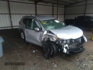 2017 Nissan Rogue SL z VIN 5N1AT2MT2HC893533, wystawiony jako IAAI lot #41571360 z przebiegiem 84 062 mil mil oraz . Historia ofert i sprzedaży dostępna na DreamBid. Obrazek 1.