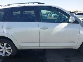 2010 Toyota RAV4 Limited z VIN 2T3YK4DV4AW008027, wystawiony jako IAAI lot #41738663 z przebiegiem 222 173 mil mil oraz . Historia ofert i sprzedaży dostępna na DreamBid. Obrazek 13.