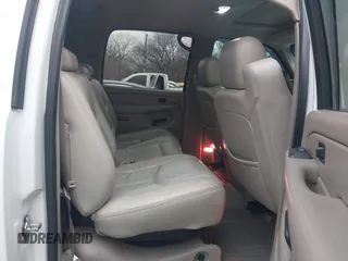 2005 Chevrolet Avalanche Z71 with VIN 3GNEK12Z65G200232, listed as a IAAI auction lot 41128043 with 173,874 mi miles. Bid and sale history available at carsss.com. Image 8.