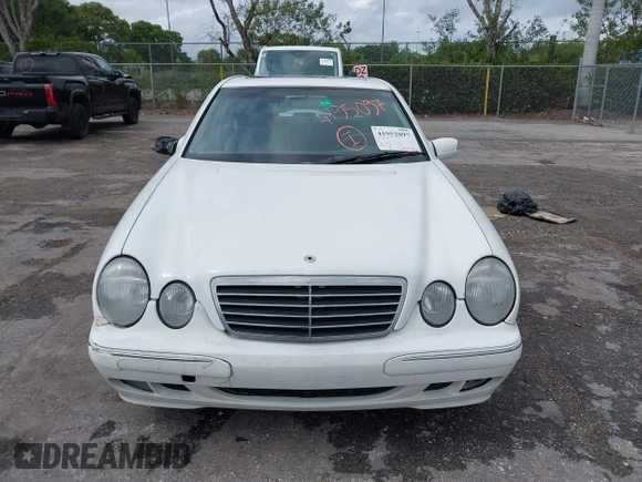 2000 Mercedes-Benz E-Class with VIN WDBJF65JXYB045761, listed as a IAAI auction lot 41952097 with 1 mi miles. Bid and sale history available at carsss.com. Image 13.