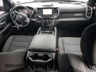 2022 Ram 1500 Big Horn z VIN 1C6SRFMT6NN223604, wystawiony jako Copart lot #45390005 z przebiegiem 5 461 mil mil oraz Szkoda całkowita • Salvage title. Historia ofert i sprzedaży dostępna na DreamBid. Obrazek 8.