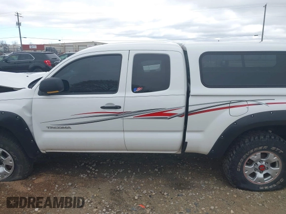2008 Toyota Tacoma z VIN 5TEUU42NX8Z525861, wystawiony jako IAAI lot #42125414 z przebiegiem Nie podano mil oraz . Historia ofert i sprzedaży dostępna na DreamBid. Obrazek 14.
