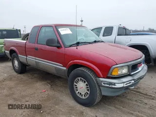 1997 GMC Sonoma with VIN 1GTCT19W9V8510454, listed as a IAAI auction lot 41604622 with 204,855 mi miles. Bid and sale history available at carsss.com. Image 1.