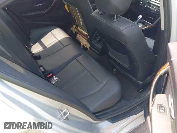2014 BMW 3 Series 328i xDrive с VIN WBA3B5C58EP543698, выставлен на аукционе IAAI как лот 42417625 с пробегом 237 150 миль миль и . История ставок и продаж доступна на DreamBid. Изображение 7.