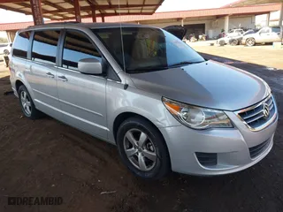 2011 Volkswagen Routan SE with VIN 2V4RW3DG9BR740143, listed as a IAAI auction lot 41857934 with 82,591 mi miles. Bid and sale history available at carsss.com. Image 1.