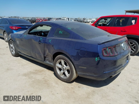 2012 Ford Mustang Premium z VIN 1ZVBP8AM8C5230118, wystawiony jako IAAI lot #41783944 z przebiegiem 113 851 mil mil oraz . Historia ofert i sprzedaży dostępna na DreamBid. Obrazek 3.