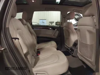 2015 Audi Q7 Premium Plus z VIN WA1LGAFE1FD023297, wystawiony jako IAAI lot #42128488 z przebiegiem 173 407 mil mil oraz . Historia ofert i sprzedaży dostępna na DreamBid. Obrazek 8.