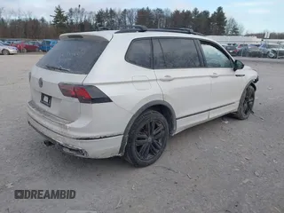 2022 Volkswagen Tiguan SE R-Line Black с VIN 3VV8B7AX2NM089612, выставлен на аукционе IAAI как лот 41271934 с пробегом 30 799 миль миль и . История ставок и продаж доступна на DreamBid. Изображение 4.
