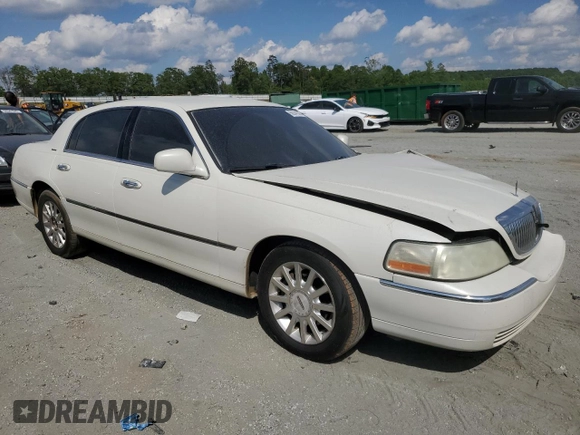 2006 Lincoln Town Car Signature z VIN 1LNHM81W26Y600713, wystawiony jako Copart lot #56341385 z przebiegiem Nie podano mil oraz Szkoda całkowita • Salvage title. Historia ofert i sprzedaży dostępna na DreamBid. Obrazek 4.