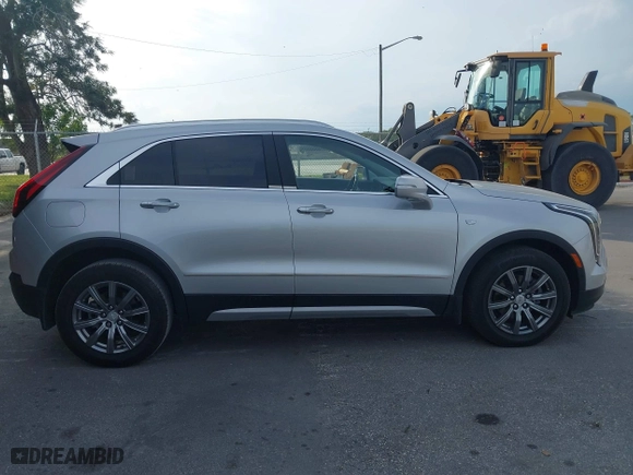 2020 Cadillac XT4 FWD Premium Luxury with VIN 1GYFZCR44LF060642, listed as a IAAI auction lot 41624689 with 37,901 mi miles. Bid and sale history available at carsss.com. Image 13.