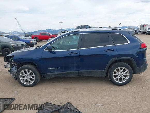 2018 Jeep Cherokee Latitude with VIN 1C4PJMCXXJD532507, listed as a IAAI auction lot 41895858 with 143,571 mi miles. Bid and sale history available at carsss.com. Image 15.