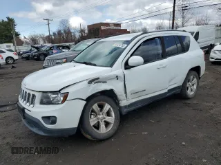 2015 Jeep Compass Latitude with VIN 1C4NJDEB8FD303453, listed as a Copart auction lot 52334755 with 92,005 mi miles and Salvage Title. Bid and sale history available at carsss.com. Image 1.