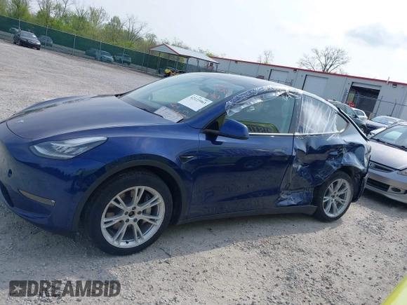 2022 Tesla Model Y Long Range z VIN 7SAYGDEE3NF455544, wystawiony jako IAAI lot #42123963 z przebiegiem 23 882 mil mil oraz . Historia ofert i sprzedaży dostępna na DreamBid. Obrazek 14.